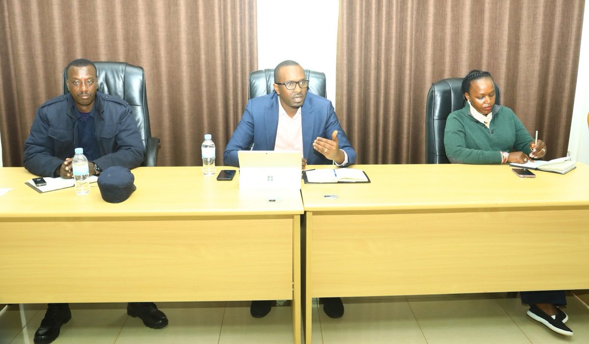 KayonzaDistrict's tweet photo. Uyu munsi Ubuyobozi bw' akarere bwateguye amahugurwa agenewe abahesha b'inkiko batari abumwuga  b'imirenge n'utugari aho bahuguwe ku buryo bwo Kurangiza imaza hifashishijwe ikoranabuhanga murwego rwo kubafasha kunoza imitangire ya serivise irebana no kurangiza Imanza. https://t.co/NnNUeJ15bO