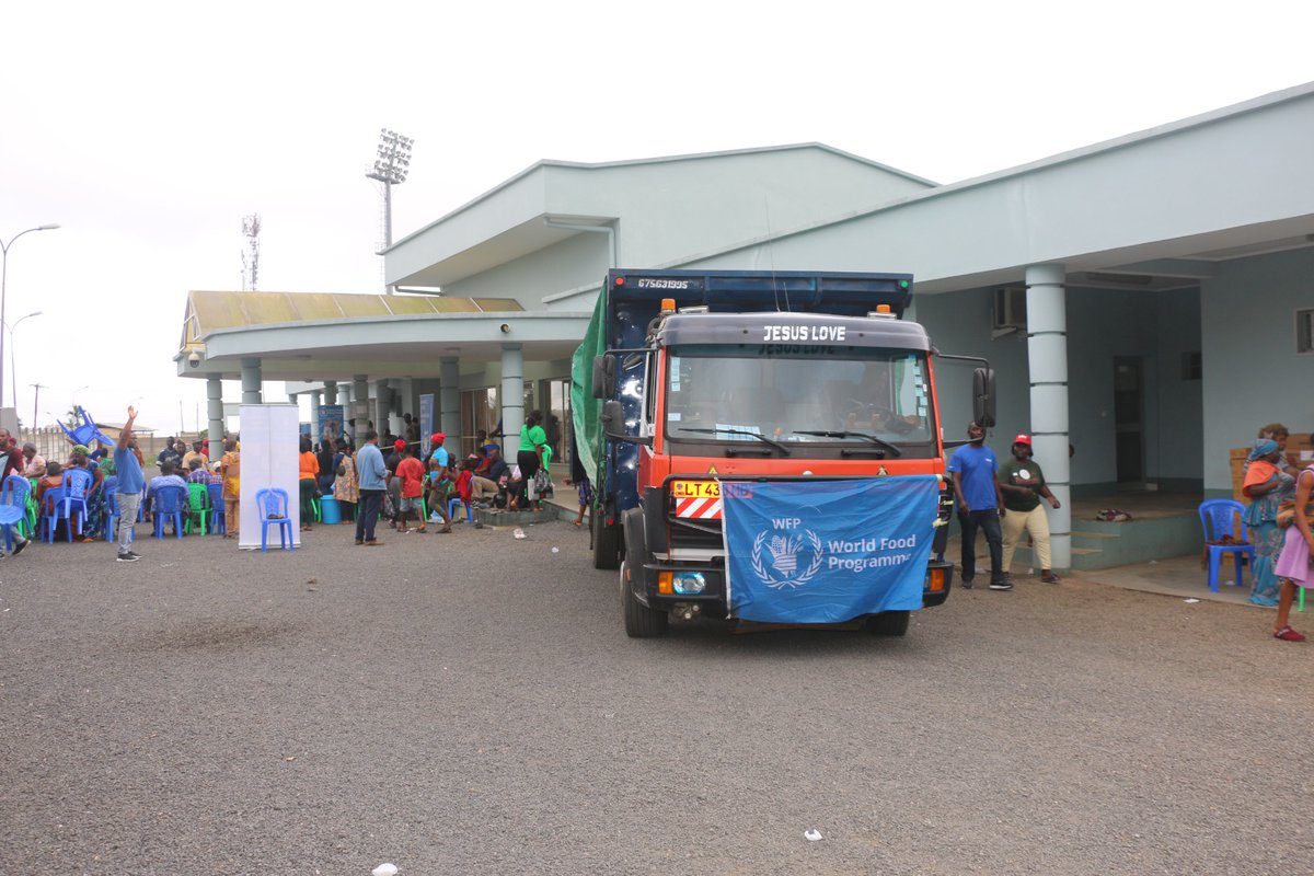 WFP_Cameroon's tweet photo. #Cameroon 🇨🇲
@WFP successfully responded to the #Emergency needs of 3⃣0⃣0⃣ households affected by #flashfloods &amp; #mudslides in #Buea.
About 1,800 persons residing in the impacted Buea Town received over 30MT of food commodities to cater for their food security needs

#SavingLives https://t.co/4zi9Jdp49x