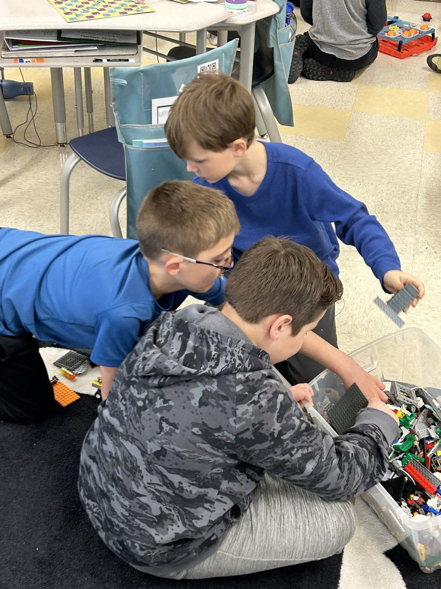 ScennaRebecca's tweet photo. Having a blast playing during Global Play Day! 
@MrsWyland_HHS @LPS_Fennessy @CPerrySTEM @superkvogel https://t.co/lXFByjhvv9