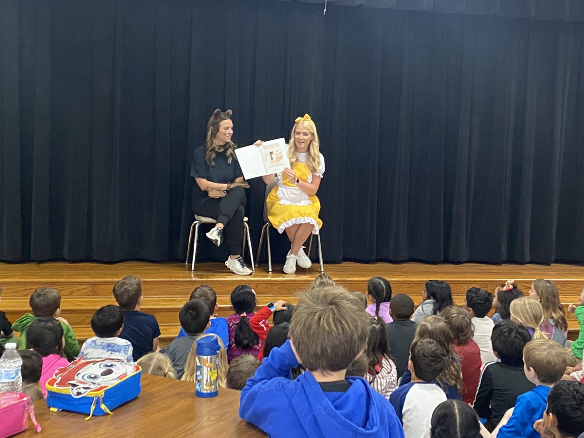 How cute is this?! Two 2nd grade teachers dressed up to read a fairytale to our Kinder friends!! #everygradeismyfavorite #cottonwoodreads