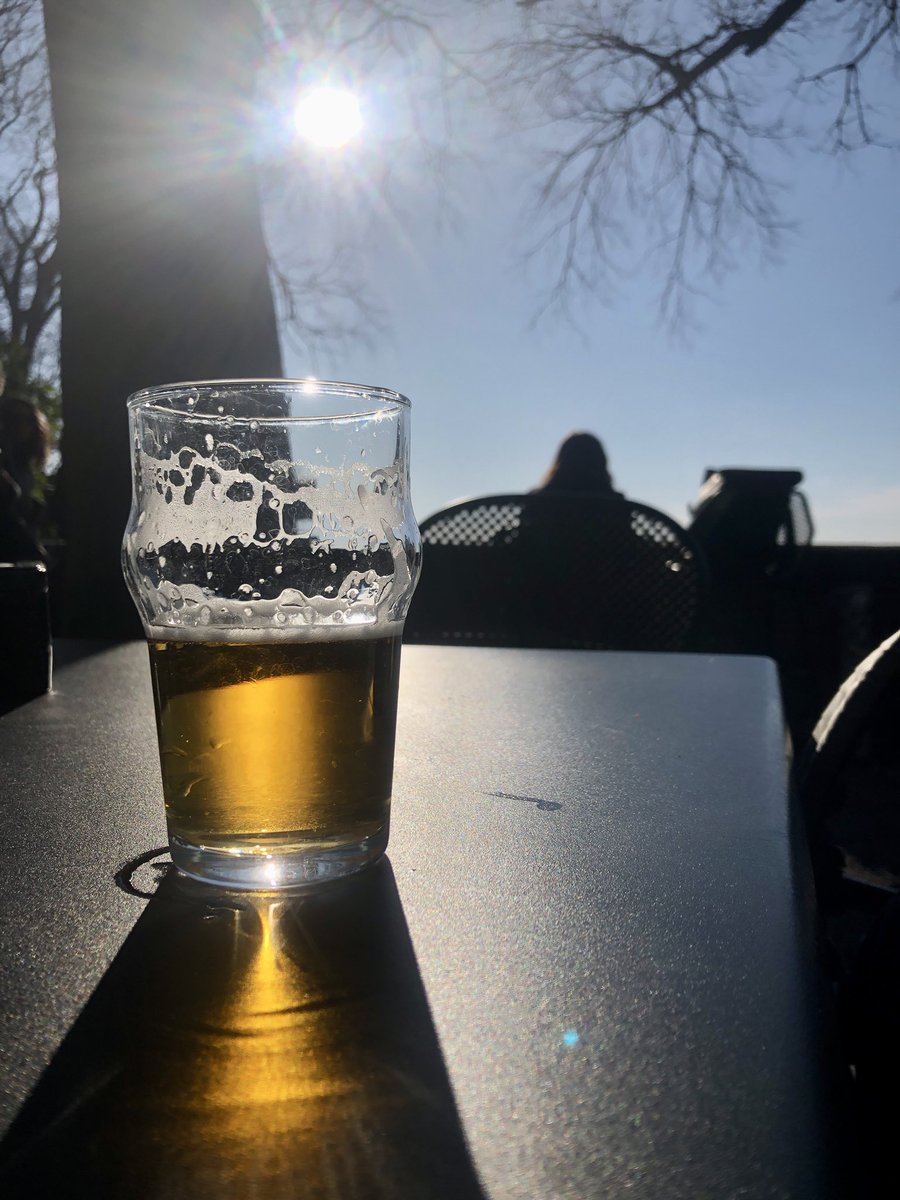 sangermax's tweet photo. Appena ritornado a #trieste col trenin me son subito fermado a #sangiusto col #sol in #barakin per bever un #birrin e fine (triestino di trieste - trieste) 🙄😬😀🖖🏻🍺 #cheers https://t.co/WyW66roiS0