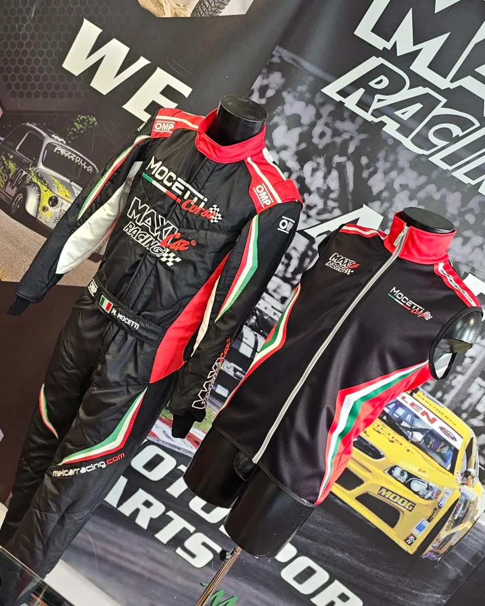 MAXICARRACING's tweet image. ... perché i dettagli fanno la differenza!!
Tuta da corsa e vestiti da paddock personalizzati per @mocetti_corse e il suo Team!!
#customclothes #racingsuits #ompracing #paddockclothing #noisiamopassione #maxicarracing #racingcomponents