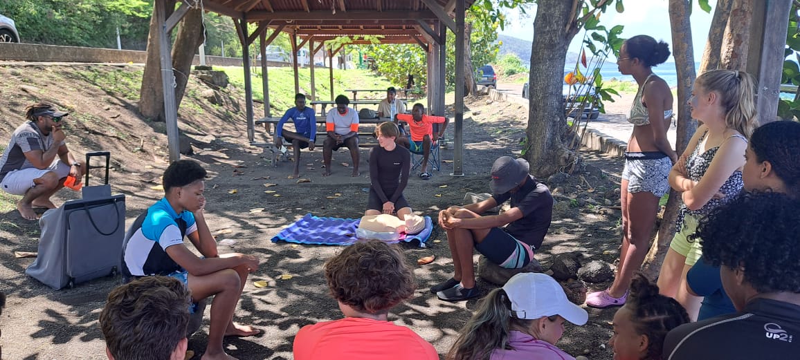 A 10h débute les révisions secourisme et réglementations #plagederivieresens avec les maîtres nageurs du <a href="/CNRBTINFO/">CNRBT.INFO</a> 
Bravo aux élèvesdu <a href="/LyceeReache/">Lycée Gerville Reache</a> #dynamisme #secourisme #futurs #surveillants #baignade 💦👏