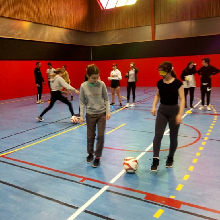 clguzerche's tweet photo. Dans le cadre de la Semaine Olympique et Paralympique, les 3 classes de 4emes ont pu découvrir le Cecifoot, encadrés par Anthony, éducateur spécialisé, et Mme Parrical. https://t.co/uhKFej11nC