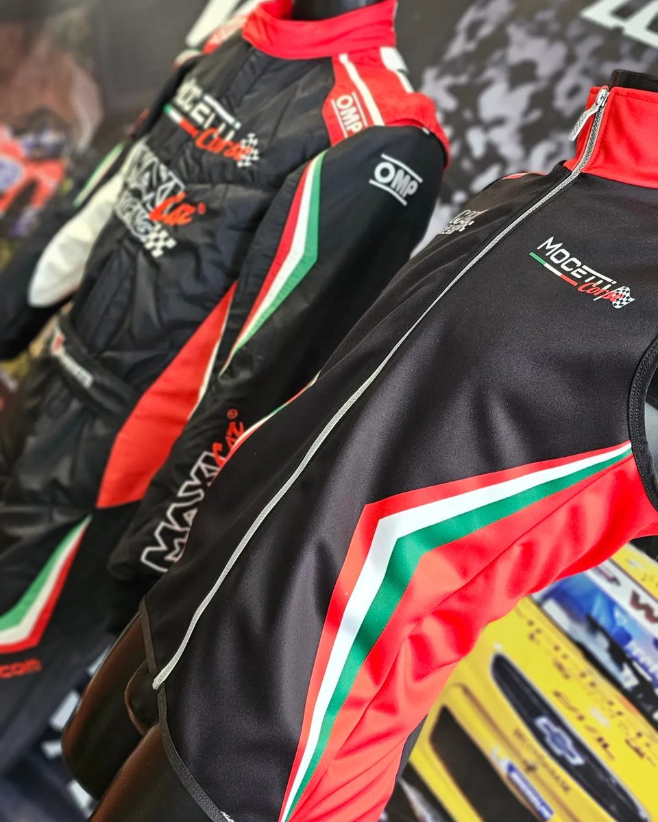 MAXICARRACING's tweet image. ... perché i dettagli fanno la differenza!!
Tuta da corsa e vestiti da paddock personalizzati per @mocetti_corse e il suo Team!!
#customclothes #racingsuits #ompracing #paddockclothing #noisiamopassione #maxicarracing #racingcomponents
