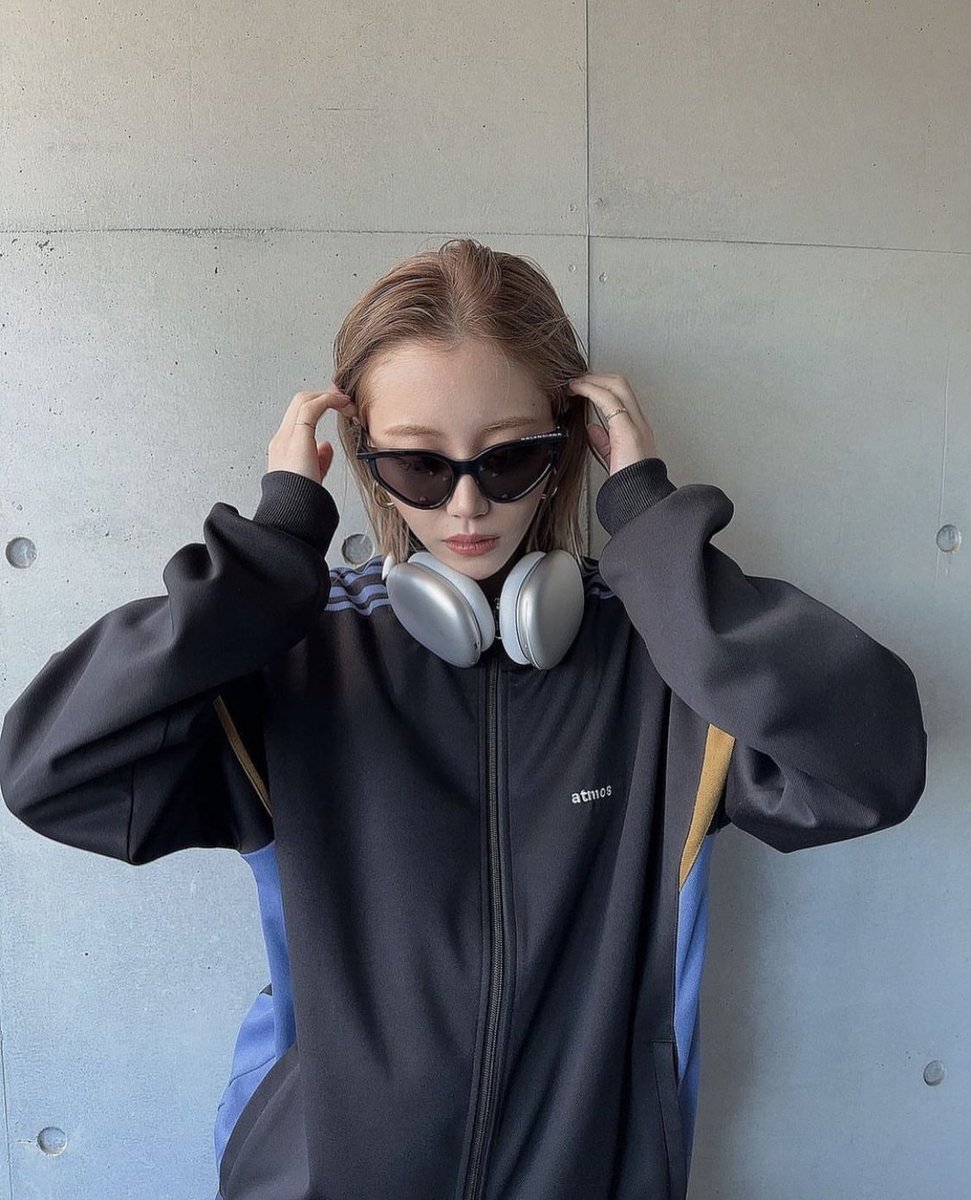 rune__mari__'s tweet photo. 今日の動画でも思ったけど、エアちゃんやっぱりサングラス似合う 
いい女すぎるんだよ~ 🥺♡

#eachangram 
#くれまぐ #エア ちゃん
@volbic_xx https://t.co/aeyrISf4XE