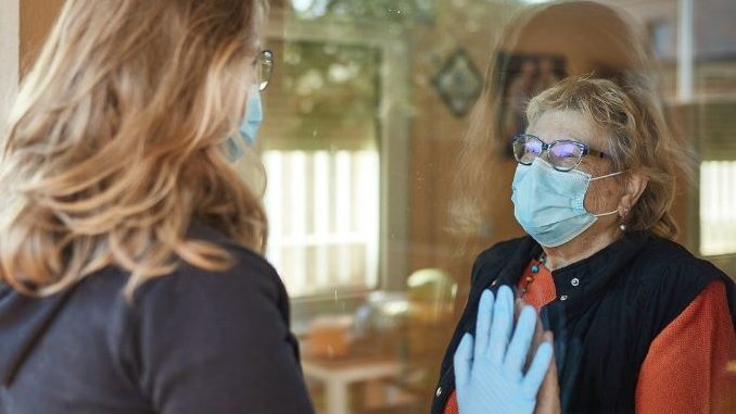 Op 26 mei organiseren wij de publiekslezing ‘Terugkijkend op Corona’. Van behandeling tot preventie, testen en maatregelen; alles komt aan bod. Wetenschapsjournalist @MKeulemans sluit met ‘Hoe kon de pandemie zoveel verdeeldheid veroorzaken?’ Inschrijven: umcutrecht.nl/nl/publiekslez…