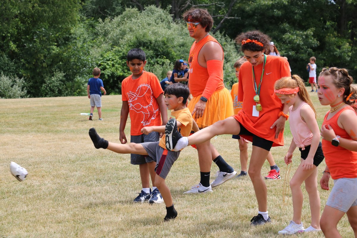 Teens/college students, are you looking for a summer job where you can spend time outside and have fun with kids? LOCS is hiring for summer camp counselors. Check out the job posting to apply: lakeorion.tedk12.com/hire/ViewJob.a…