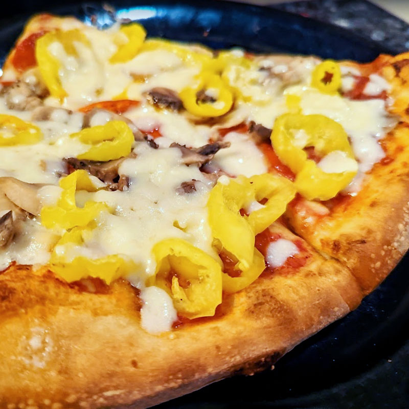 YnotItalian's tweet image. We're bananas for this flavor combo! Add a great tangy kick to your pizza with Banna Peppers 🍌🌶️

📸 Google User: Dwayne Blackwell

#YnotItalian #YnotPizza #PizzaLove #VAItalianCuisine #757Eats #VBFood #NorfolkEats #ChesapeakeRestaurants #PizzaIsLife #VAFoodie #YnotFamily