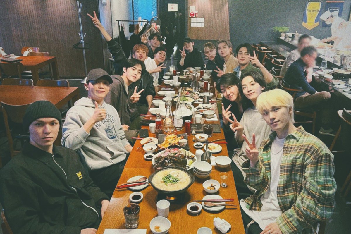 shuasmedia's tweet photo. i love this family so much 🥹 https://t.co/YQhcFSHFFH
