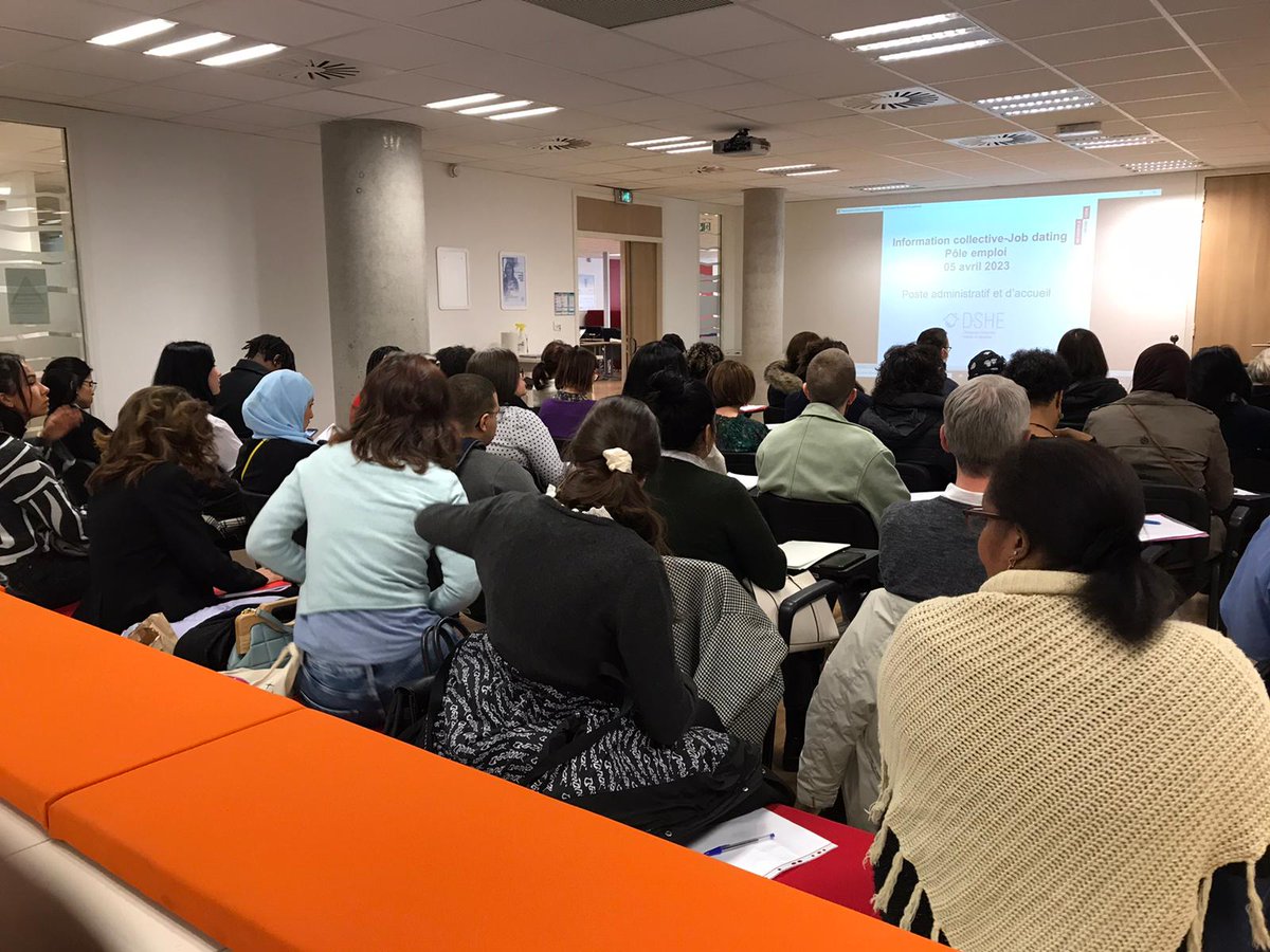 Salle comble pour le #recrutement de la Métropole <a href="/grandlyon/">Métropole de Lyon</a> sur des postes en administration et social !

👏👏 @paulinedumas pour l'accompagnement le sourcing réalisé  !

Des signatures de contrats en vue 👀 

@poleemploi_ara #LyonPartDieu

#tousmobilisés