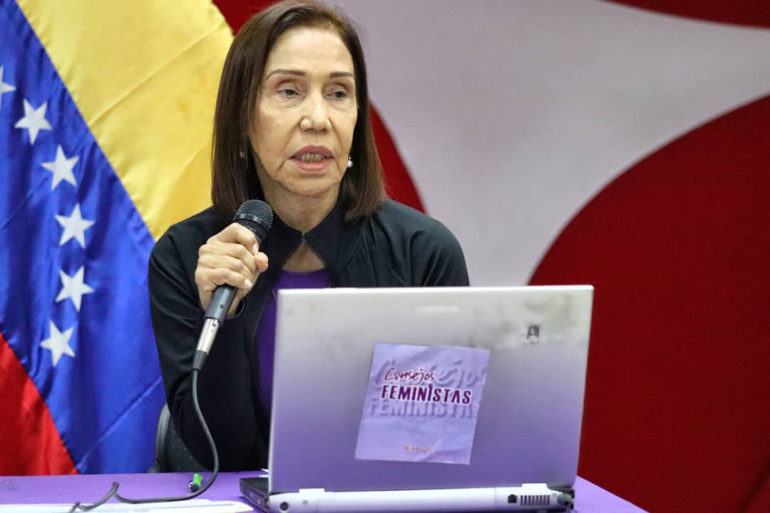 PartidoPSUV's tweet photo. La formación fue el eje principal de la reunión de la Vicepresidencia de Mujeres del PSUV, tema profundizado por la prof. Gisela Jiménez, quien presentó el taller "Ética Feminista Socialista" en estos tiempos, donde las mujeres tienen un papel fundamental, en defensa de la moral. https://t.co/6FL5aR1Xjw
