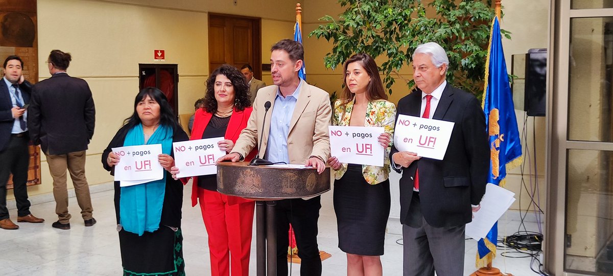 DEmiliaNuyado's tweet photo. Hoy presentamos un proyecto como @bancadaPSchile para terminar con el cobro en UF de los dividendos, aranceles en educación y planes de Salud.
#NO+pagosenUF https://t.co/TxZ2JZwXBQ