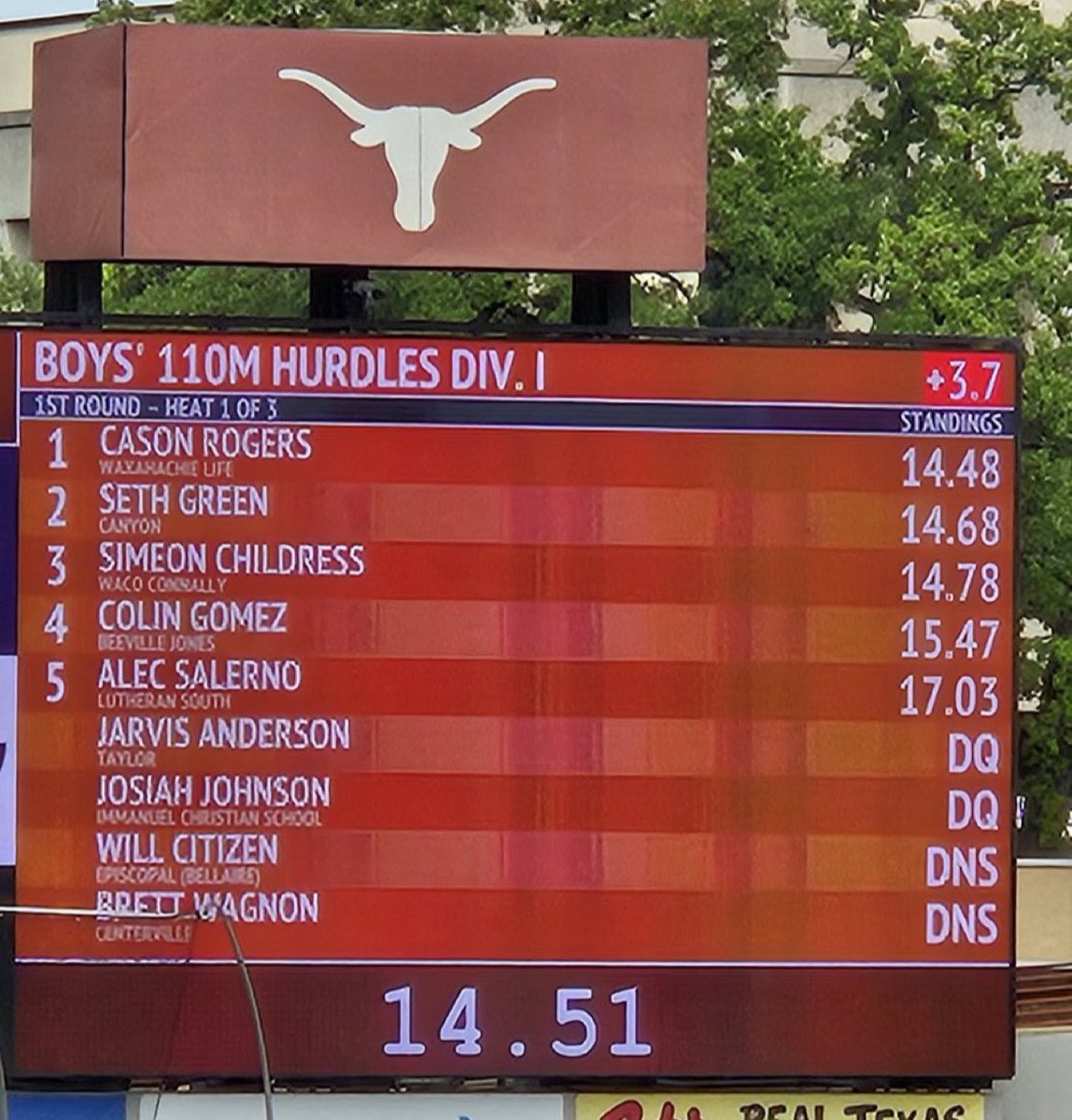 Casonrogers03's tweet photo. Texas Relay Division 1 boys, qualifying for the finals with a new PR |14.48| @coachlinscomb14 @houser_logan @TTFCA https://t.co/d2RWd1sygR