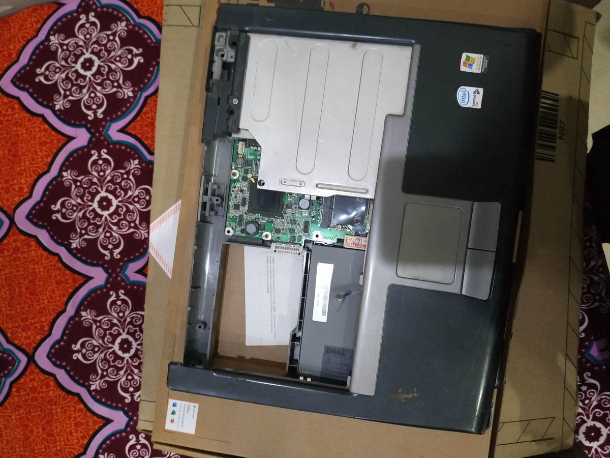 Himanshu45134's tweet photo. I ordered a laptop on 22-03-2023.i am from middle class family and I cant handleIts been more than 2 weeks and i still didn't get refund and now they are saying we can't refund your money because you sent wrong item so here is the proof what i received from @amazonIN @AmazonHelp https://t.co/hEplvxsJgU