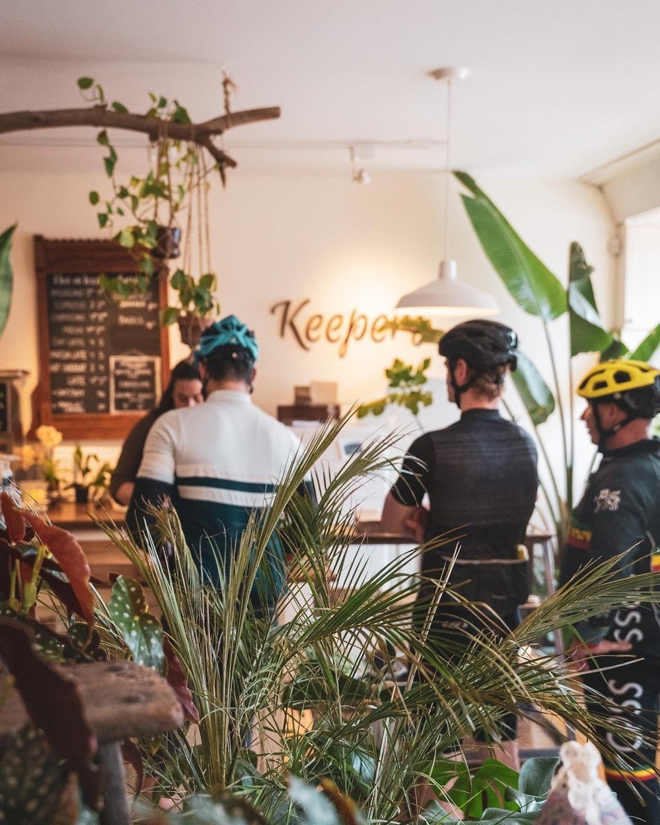 A ride to your favourite cafe in a small town of your choice (aka 'The Bun Run') is worth the effort when the reward is a sweet treat at Keepers Coffee Bar in Pakenham. And in short sleeves no less! Brave... 🥶
📷 @commonempire

#ComeWander #PakenhamON #bunrun #cycling