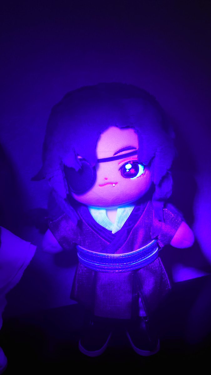 exhaustedjester's tweet photo. don't know if anyone wanted to know this but the dolls' eyes glow under uv light

little gege's tooth and fafa's fang too! https://t.co/pFyjUftiqC