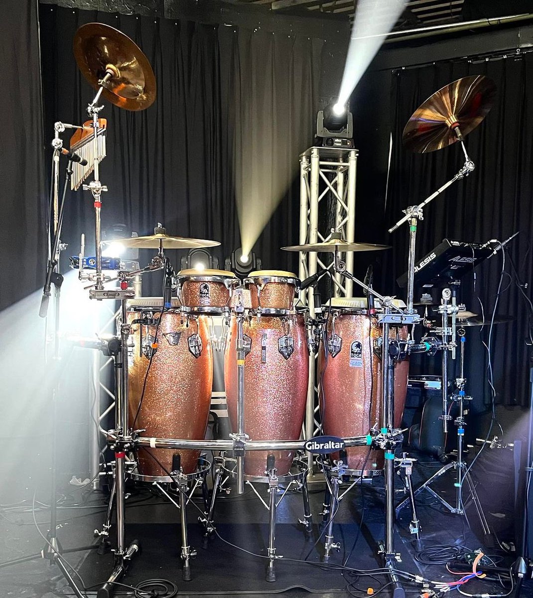 tocaperc's tweet photo. Checkout an absolutely gorgeous Toca setup by endorser @rock1013 with Custom Deluxe Series.
@rock1013 Queen of the Night - A Whitney Houston Tribute rehearsal 💯🔥👍🏾 #tocapercussion #evanshead #vicfirthsticks #paistecymbals #gibraltarhardware #skbcases #somosfamilia https://t.co/co5lEF48ew