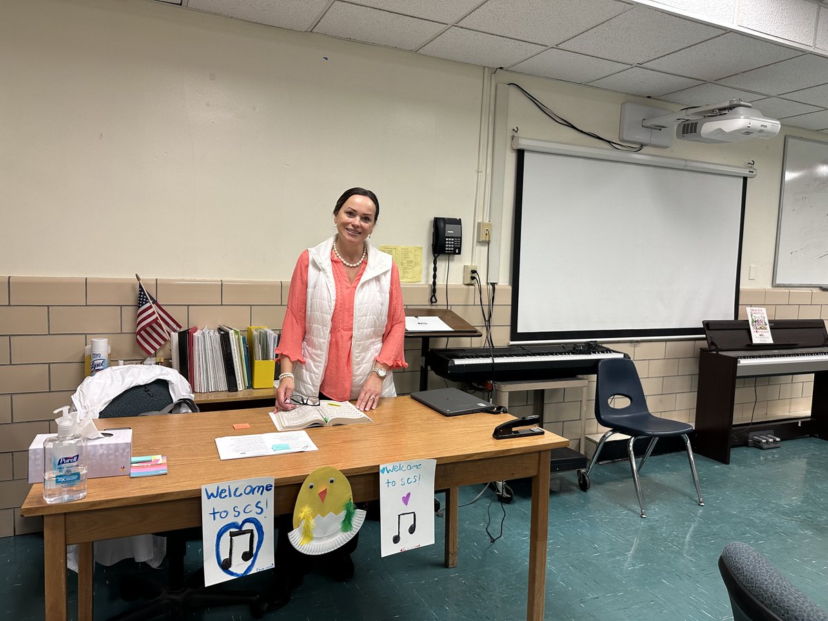Welcome to Mrs. Natalya Bencivenga, our new music teacher!  #childrenofgod
#catholicschoolshaveitall