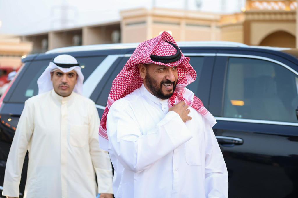 معالي للشيخ طلال الخالد 
وزير الداخلية والدفاع بالإنابة

أبناؤك وأخوانك المتقدمون على ضباط الإختصاص لـ وزارة الداخلية 100 منهم تم اختيارهم احتياط، وأنت معاليك مراح تقصر معاهم، أقبلهم جميعاً خلهم يلحقون ربعهم. 

كل الناس بتفرحلهم قبل العيد <a href="/Moi_kuw/">وزارة الداخلية</a> 

<a href="/AlSabah_K/">خالد طلال خالد الاحمد الصباح</a> وصلها للوالد 🌹