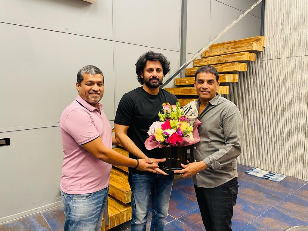 TrendNITHIlN's tweet photo. Producers #Dilraju and #Shirish met Hero @actor_nithiin and conveyed their gratitude on completing 20 Years of Successful Journey in Cinema which started with #DIL ❤️

@SVC_official https://t.co/2oBfZP7PZn