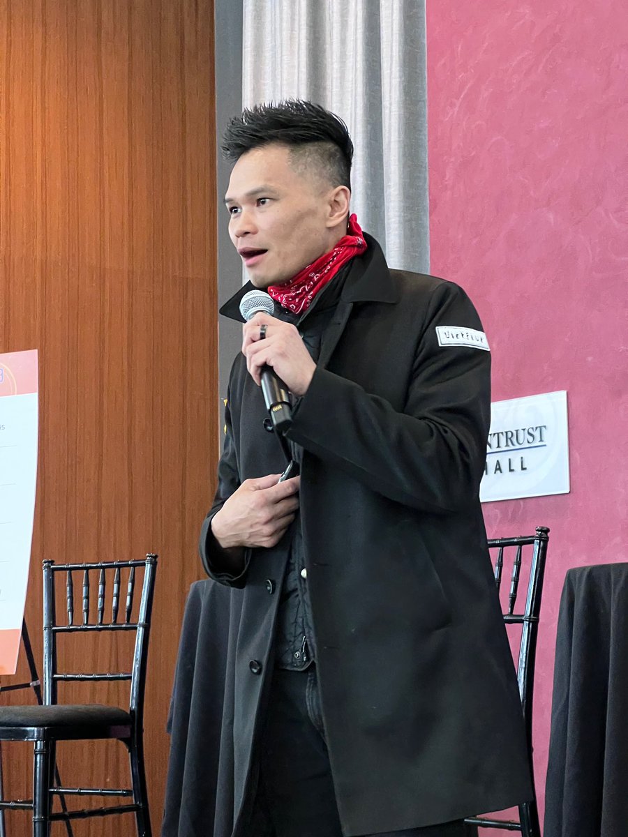 LoyolaQuinlan's tweet photo. Một. Hai. Ba. Bốn. Năm. 

Here's Tuan Huynh with @VietFive coffee teaching us how to count to five in Vietnamese at #LeadingForGood with @LoyolaIRJ 

Hmmmm which brew should I get? https://t.co/qJFk2dTlk7