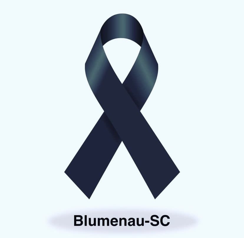 josedopatio's tweet photo. Estou profundamente consternado com a notícia do ataque covarde que ocorreu em uma creche de Blumenau (SC) que provocou a morte de 4 crianças inocentes. Fico muito triste com isso, minha solidariedade às famílias nesse momento de dor. Precisamos proteger nossas  crianças! 
😔🖤 https://t.co/FbyLF1fIDU