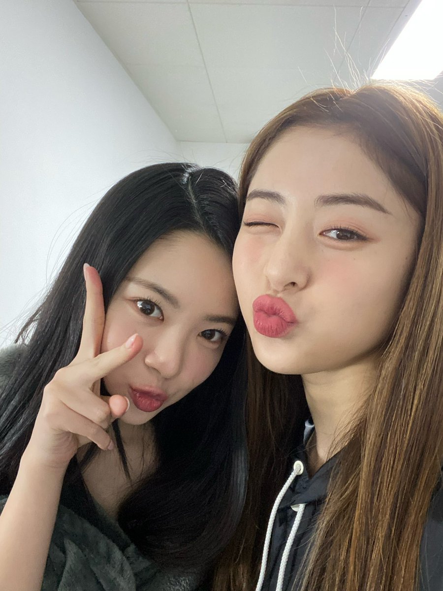 whoeverthats's tweet photo. #AYearWithFearlessEUNCHAE https://t.co/6XPvYXQ1pD