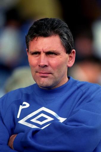 First Premier League managerial sacking every season

92/93: Ian Porterfield - Chelsea (12th)
93/94: Peter Reid - Man City (20th)
94/95: Ossie Ardiles - Spurs (11th)
95/96: Roy McFarland - Bolton (20th) https://t.co/xGw26PgfKA
