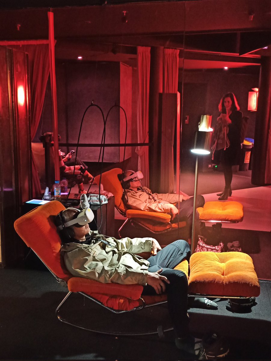 MarialyaB's tweet photo. En ce moment c'est le Festival @Newimages_Paris  @forumdesimages l'occasion de vivre des #experiences inédites et de croiser @diversioncinema  @DigitalRiseVR @Gengiskhan_Prod @TamanoirStudio @ENTER.black @104factory https://t.co/1tPxqwuFOs