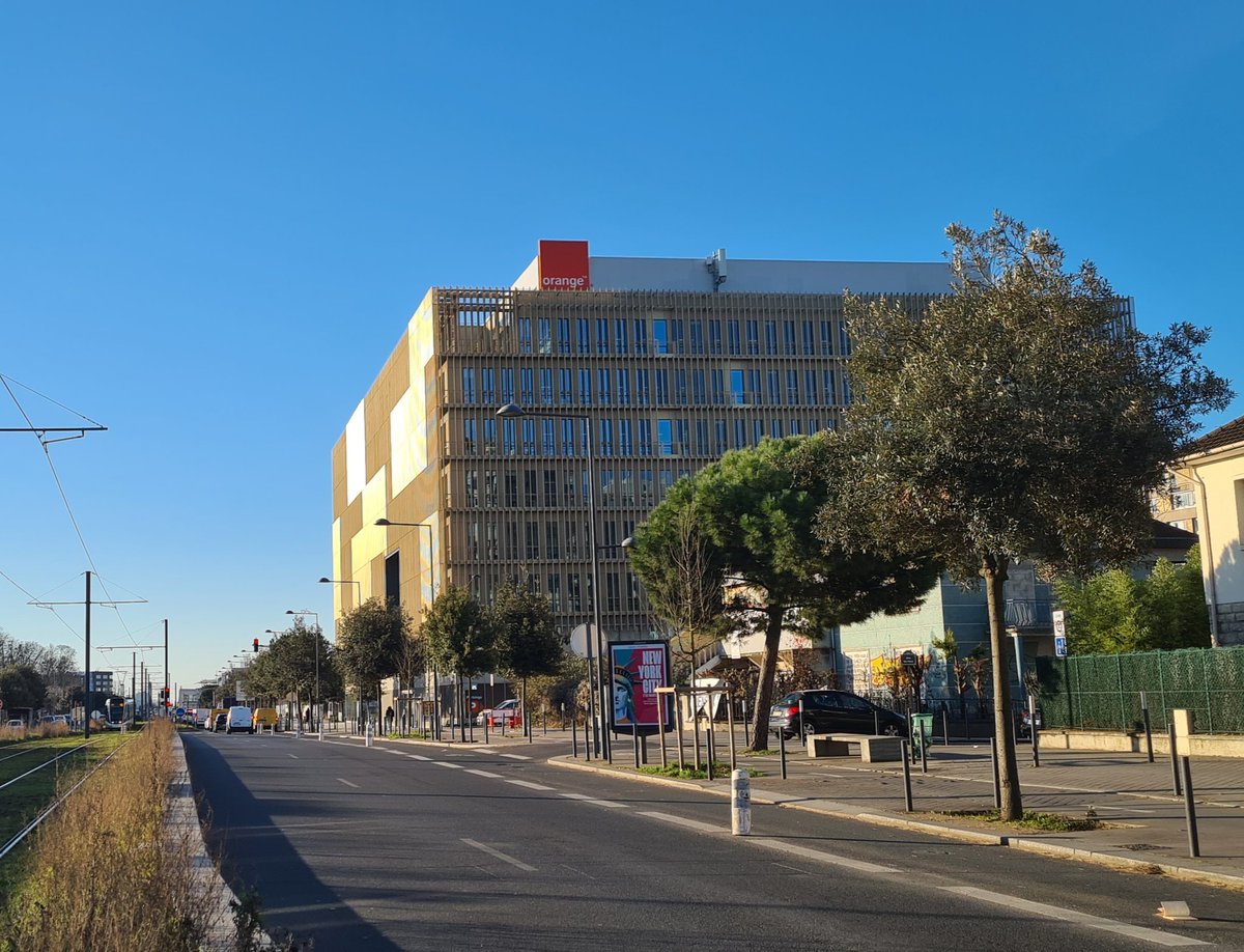 🕹 Voici mon nouveau terrain de jeu pour découvrir, expérimenter et, pourquoi pas, vous partager des connaissances autour des technologies du #réseaumobile 📡 📶 
See U 😉
#LifeAtOrange #womenintech #télécom #réseauorange #4G #5G #5GOrange #Hello5G #couverturemobile 
#VulTelCo📱