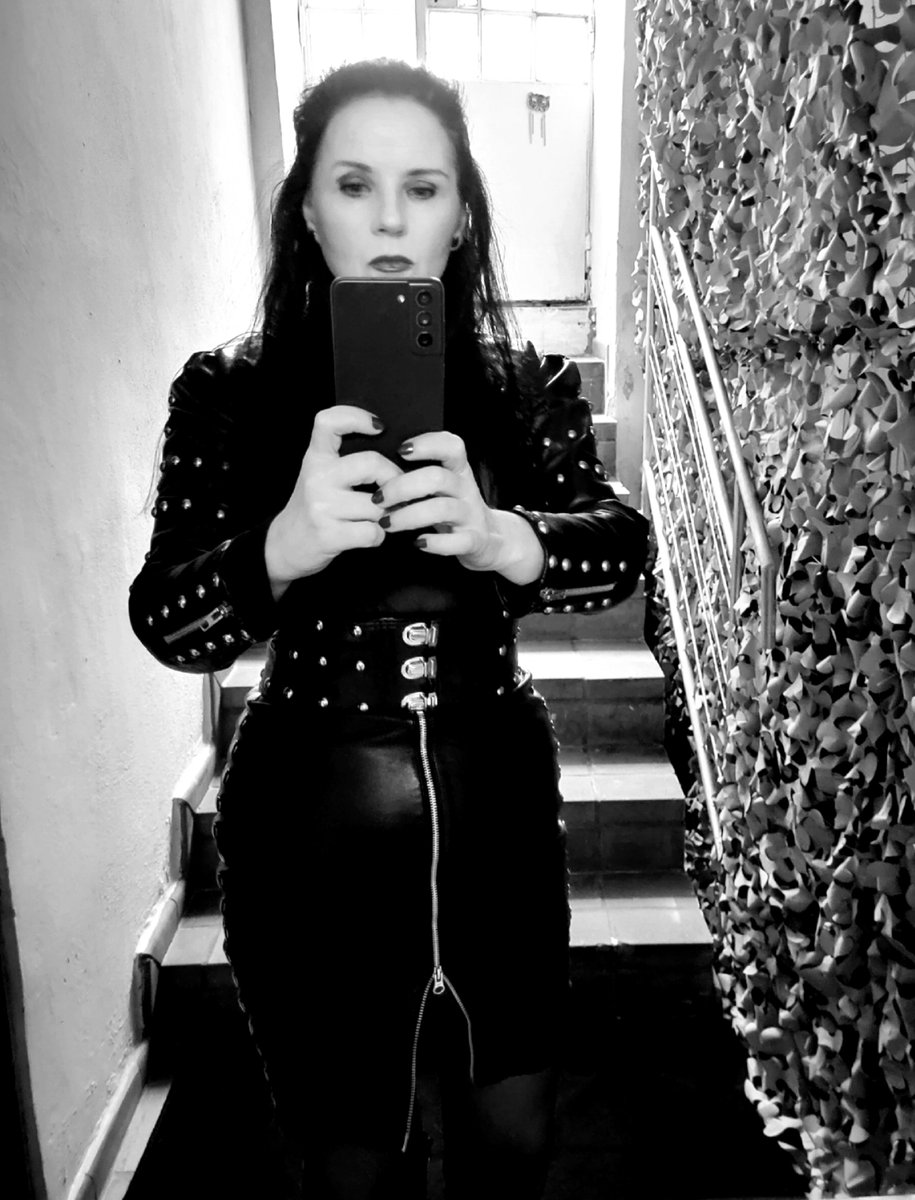 Serve me #dominatrix #serveme