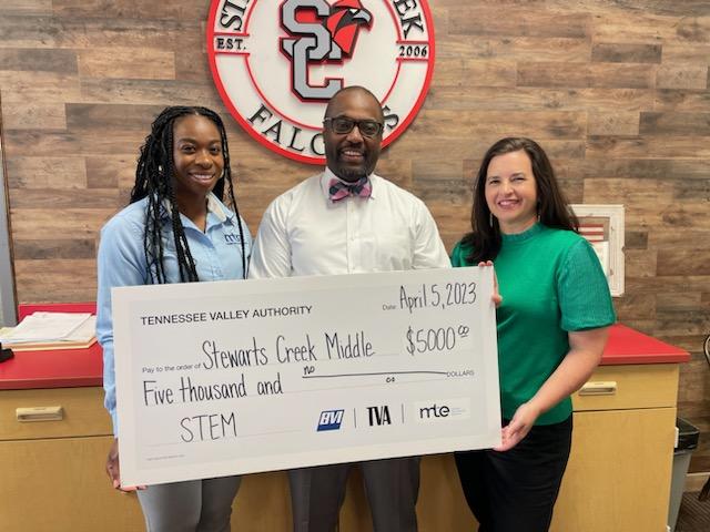 Congrats to our @SCMFalcons STEM program for winning the $5000 grant.  Thank you to our community partners BVI, TVA, & Middle TN  Electric.  #EverydayMatters