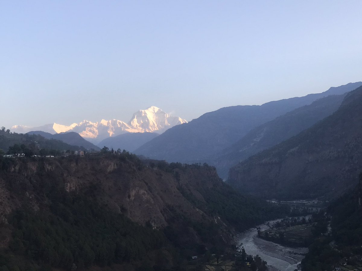 SUDIPRAJBHANDA1's tweet photo. तिमिलाई देखेर हिमाल हाँसेको ...... https://t.co/sdJBedTMet