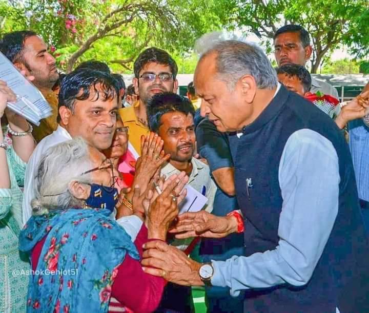 KiranDhawal11's tweet photo. #TeamAG
जय जननायक सरकार 
#LsTeam 
प्रदेशवासियों से अपनेपन का भाव रखकर जननायक जी उनके जीवन को सुखमय बनाने में लगातार काम कर रहे हैं ।
@_lokeshsharma https://t.co/itStAaqtr7