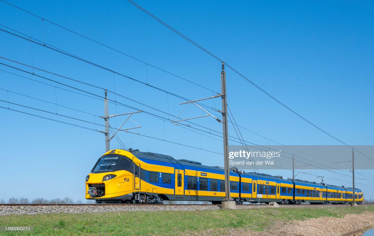 sjo_nl's tweet photo. De nieuwe ICNG trein van de NS maakt testritten op de Hanzelijn.

#ICNG #InterCityNieuweGeneratie #Hanzelijn #NS https://t.co/nOxo9MI6dr