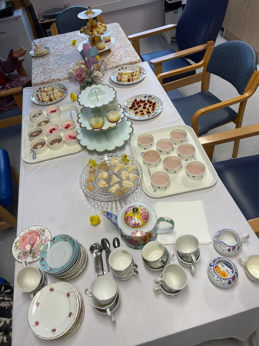 NUHAcuteSLT's tweet photo. Today our fabulous SLT Jane&amp; @SLTAlouise hosted the 1st tea party @WardB47nuh since pre-covid!Lovely time was had by all!All levels of modified food/drinks were available to ensure it was an inclusive event.The fruit smoothies in particular went down a treat! #dysphagia #dementia https://t.co/FYNRzqQ8Hf
