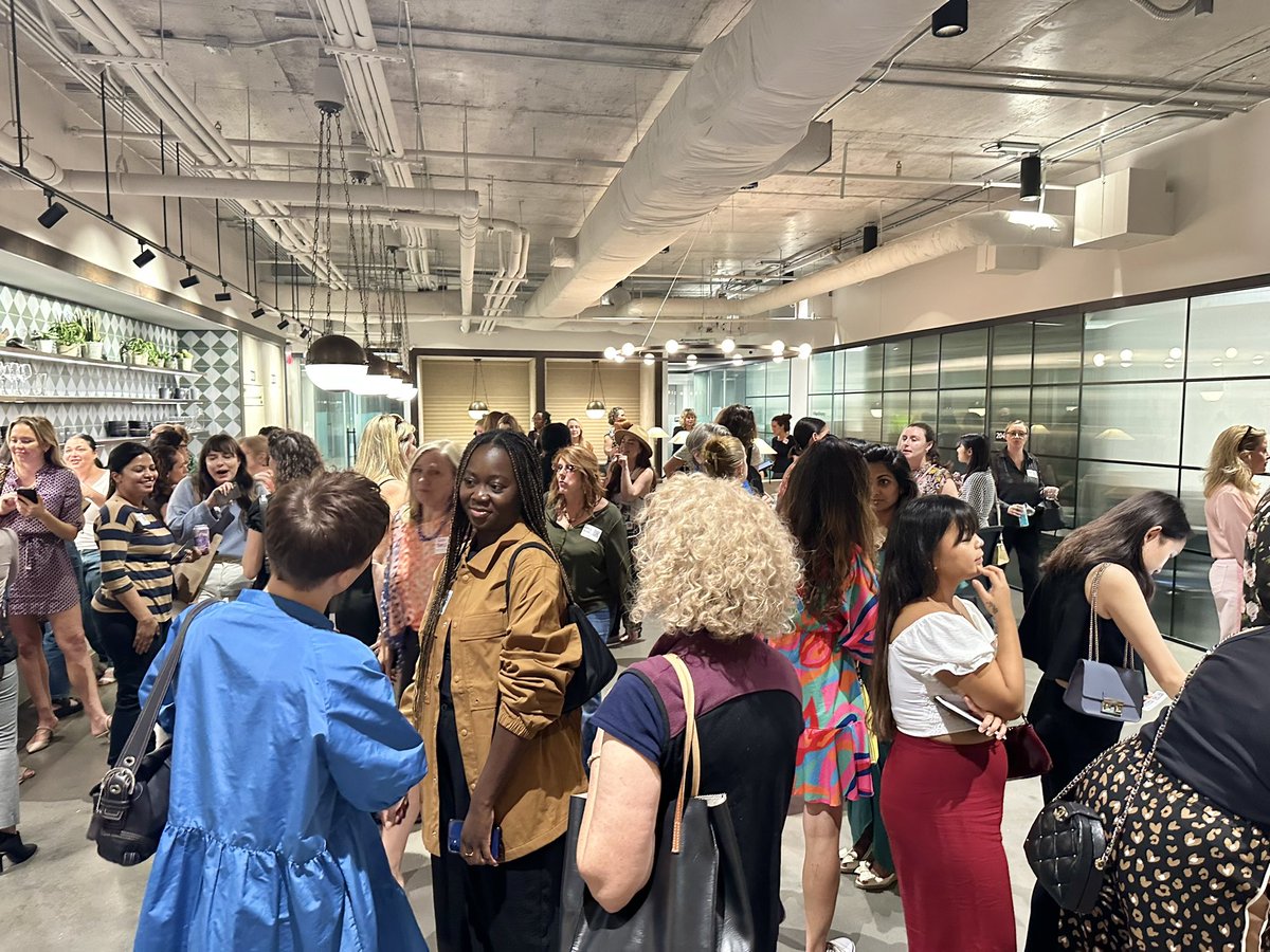 elle ✨ tweet media