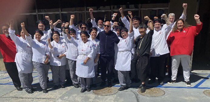 LosAngelesHTA's tweet photo. Great day with the @unitehere #Local100 leadership team from New York visiting the HTA kitchen &amp; seeing our students hard at work. Proud to work together &amp; provide #hospitality #training that gets people on the pathway to good #union jobs! 👨🏾‍🍳👩‍🍳✊🏻 https://t.co/uiIwDRZ1QF
