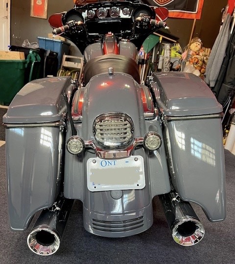 CustomDynamics's tweet photo. Greg sent over these shots of his gunship gray Street Glide! We're loving how the smoked upgrades on the rear blend in seamlessly. What do you think?
.
#customdynamics #probeam #motorcyclelights #streetglide #flhxs #gunshipgray #getlit https://t.co/V0dXgPAYzQ