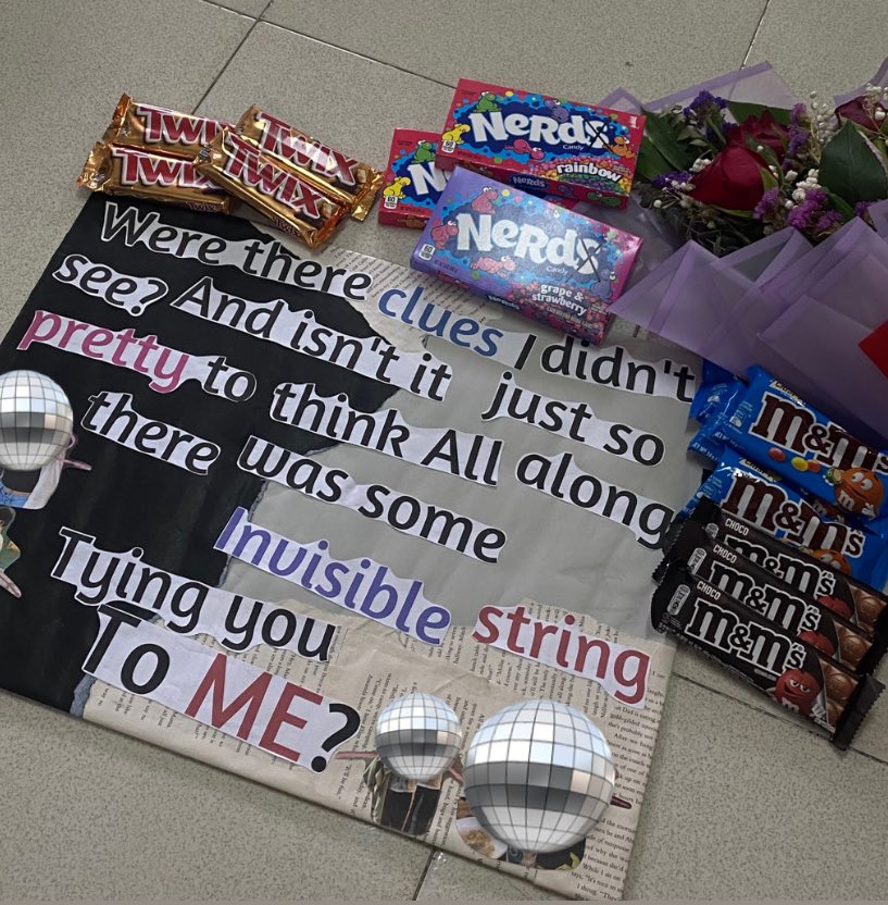 hszour's tweet photo. got asked to prom today 🤘invisible string so slay https://t.co/WgZJos3Qfd