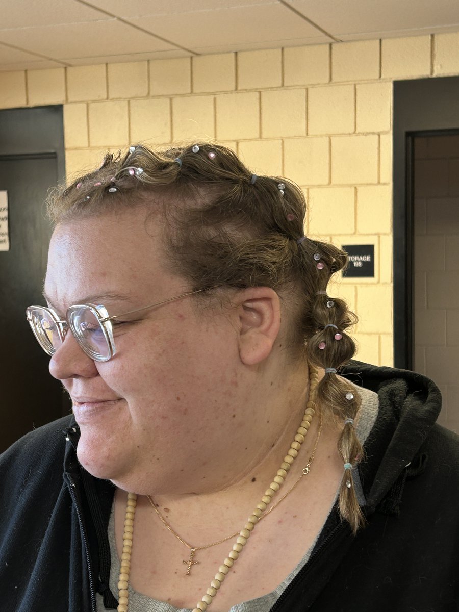 _SalemHigh_'s tweet photo. In honor of #AutismAcceptanceMonth SHS is holding an #autismacceptance Spirit Week. Our community at SHS showed up in force the past few days; spreading love, belonging and inclusion by dressing up each day in a theme #UnifiedGeneration #explorecreatebelong #theweeksofar https://t.co/1CEvT6HdqY