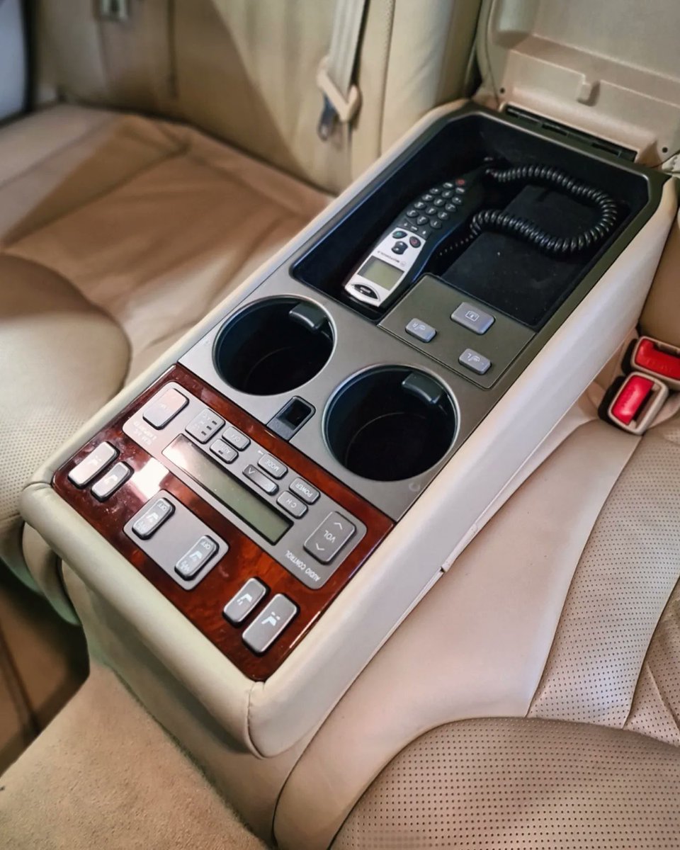 julienrosburger's tweet image. Lexus #ls430 🇯🇵 Une limousine pour le prix d'une #Renault #Talisman ! C'est le choix du petit observateur de ce soir 👍 Maintenant sur #POA