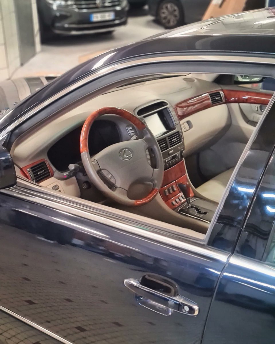 julienrosburger's tweet image. Lexus #ls430 🇯🇵 Une limousine pour le prix d'une #Renault #Talisman ! C'est le choix du petit observateur de ce soir 👍 Maintenant sur #POA