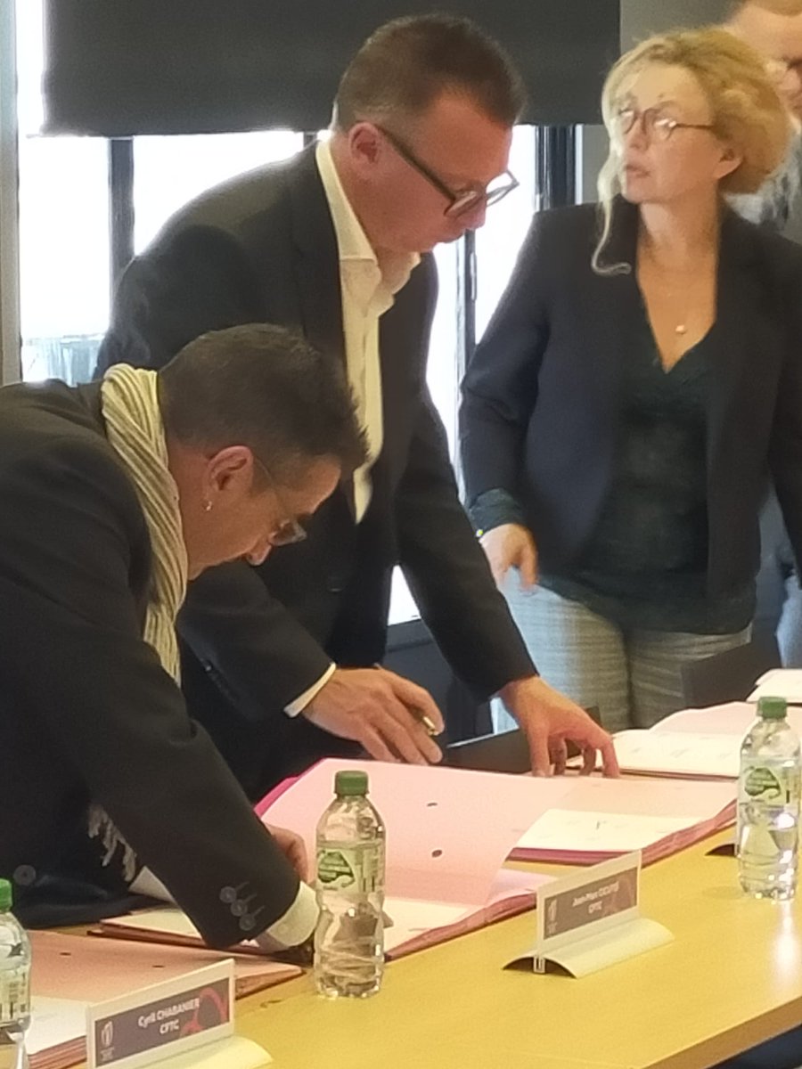 CicutoJean's tweet photo. Après un an de négociation une grande fierté d'accompagner le président de la CFTC dans le cadre de la signature de la charte sociale pour la coupe du monde de Rugby 2023 https://t.co/Jz5nNvMPu8