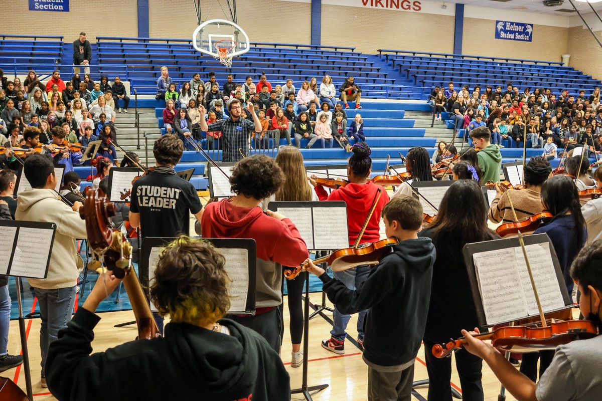 PutnamCityOK's tweet photo. Middle schools across the district are welcoming their incoming 6th graders with fun tours to start building community and to get their new students thinking about how to be involved in school. This week, Hefner MS opened the doors to their incoming Vikings! #GoBoldly https://t.co/yoz4QwnTKq