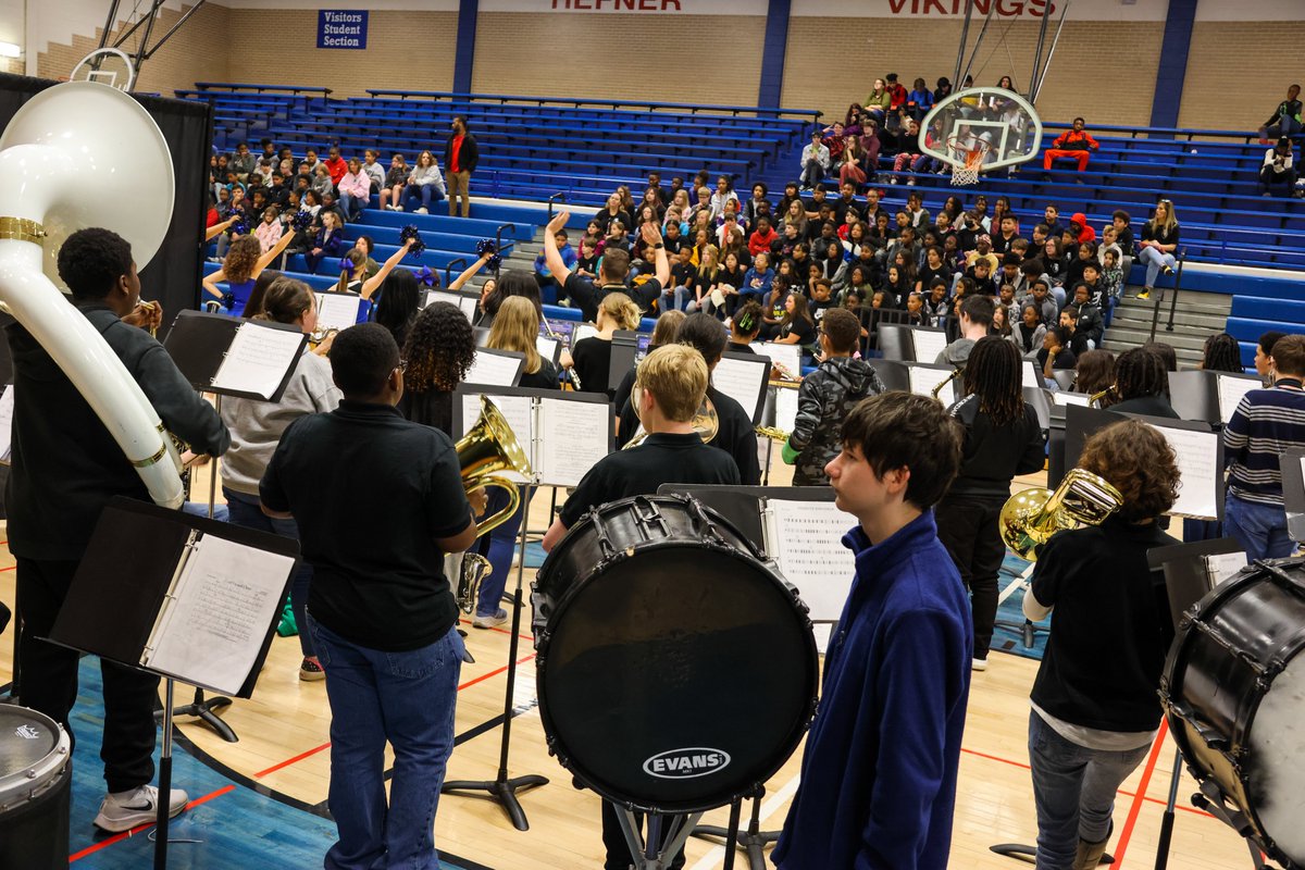 PutnamCityOK's tweet photo. Middle schools across the district are welcoming their incoming 6th graders with fun tours to start building community and to get their new students thinking about how to be involved in school. This week, Hefner MS opened the doors to their incoming Vikings! #GoBoldly https://t.co/yoz4QwnTKq