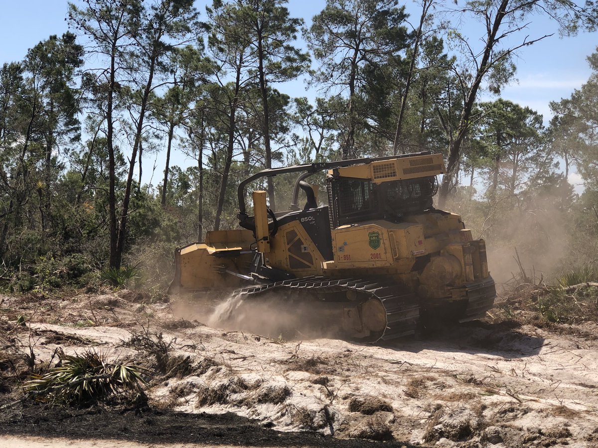 The Camry Rd fire in Highlands county along Thunderbird Rd is currently 50% contained at 14-15 acres. We will be conducting mop-up operations throughout the reminder of the week.

#CAMRYRDFIRE