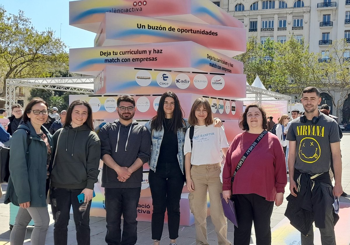 SaludMentalVAL's tweet photo. Las personas usuarias de #Itinerarios #Sociolaborales y de #PilotemCV han tenido la oportunidad de conocer empresas y sus ofertas de empleo en la III Fira d'Ocupació de @valenciactiva_ 

Agradecer a @RHenpositiu que haya contado con #ASIEM para este macroevento.

#EmpleoEsSalud https://t.co/OIzRJYIQ68