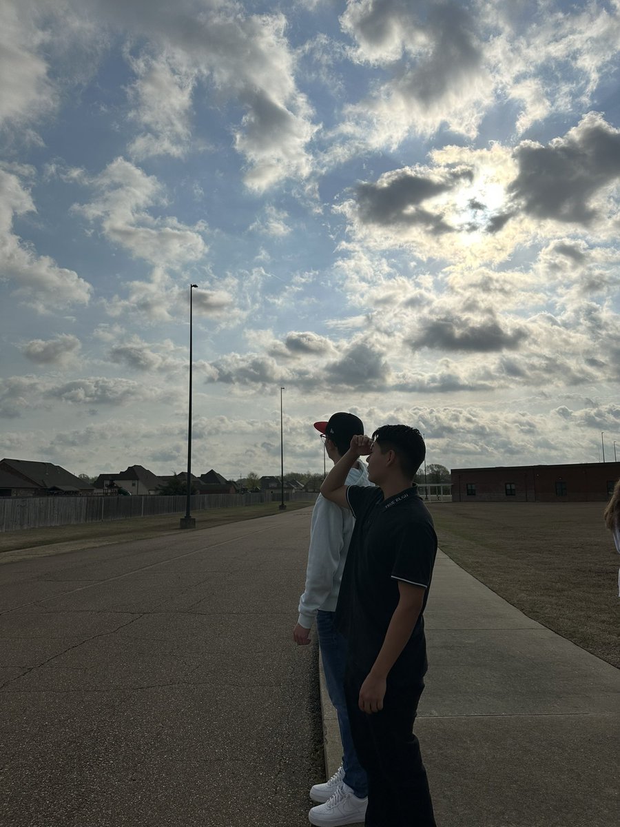 sum_king83's tweet photo. Perfect day to observe the clouds! #cloudformation #cloudtypes #earthandspace @TheBurgScience https://t.co/m2AncmlX7m